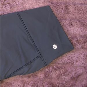 Light grey lululemon high rise wonderunders size 6